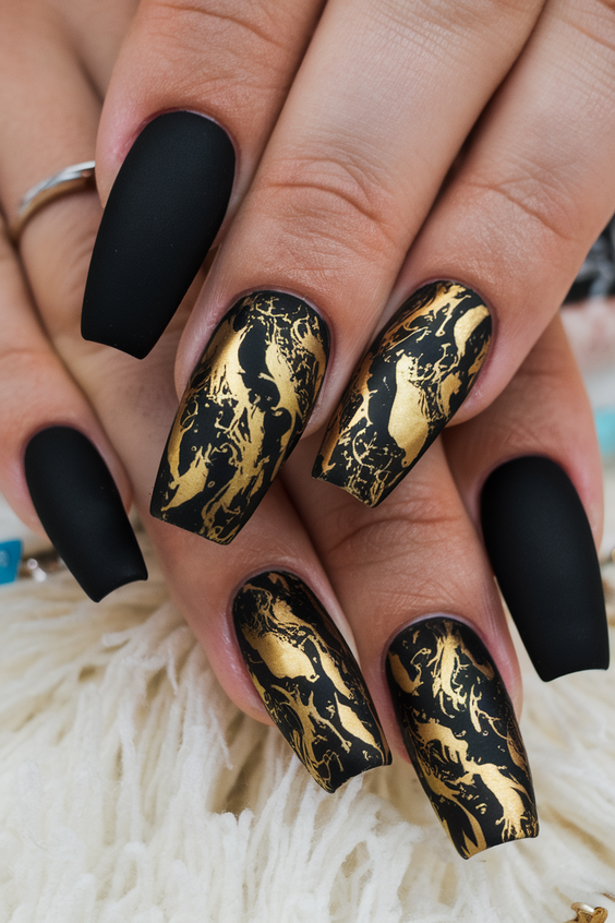 Best Gold Fall Nails 2025 for a Glam Autumn Manicure – Chrome, Glitter, Marbled, and Mixed Styles