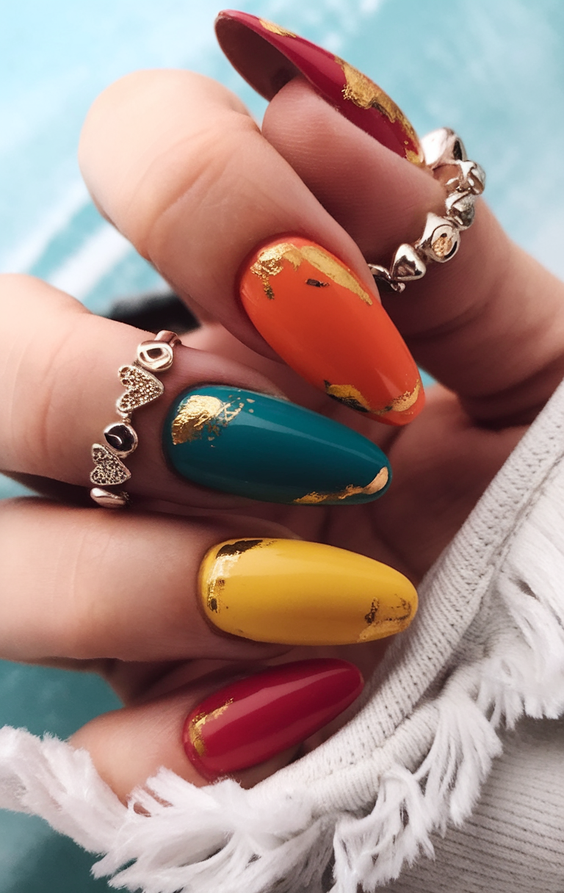 Top 2025 Fall Nail Colors: Rich Leaf Art, Glitter Trends, and OPI’s Most Popular Seasonal Shades