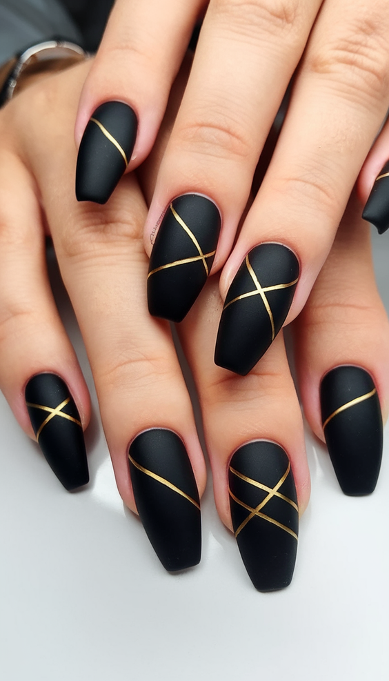 Chic and Moody Black Fall Nails Designs That Dominate Autumn 2025 Trends with Texture and Shine