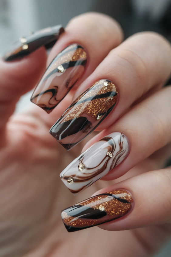 Best Gold Fall Nails 2025 for a Glam Autumn Manicure – Chrome, Glitter, Marbled, and Mixed Styles