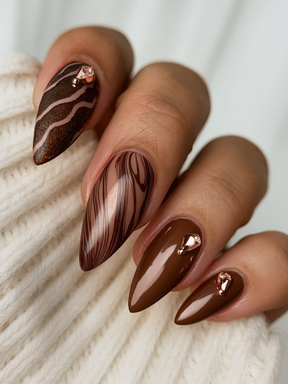 Top 2025 Fall Nail Colors: Rich Leaf Art, Glitter Trends, and OPI’s Most Popular Seasonal Shades