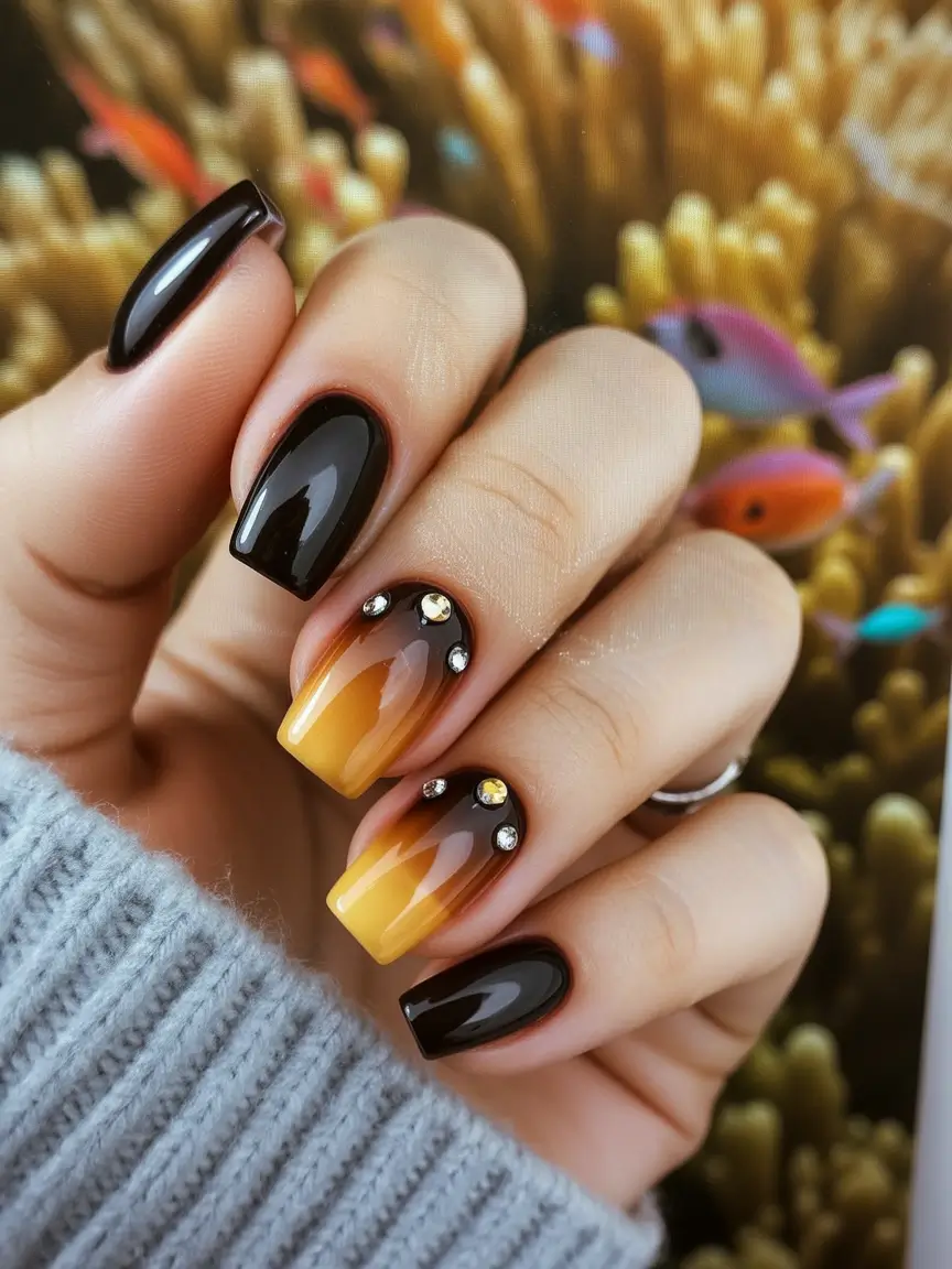 cute winter nails 2025-2026 golden amber glow