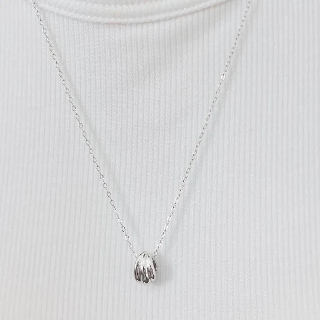 accessory Dainty Seashell Charm Pendant Necklace Etsy - Seller $33.84