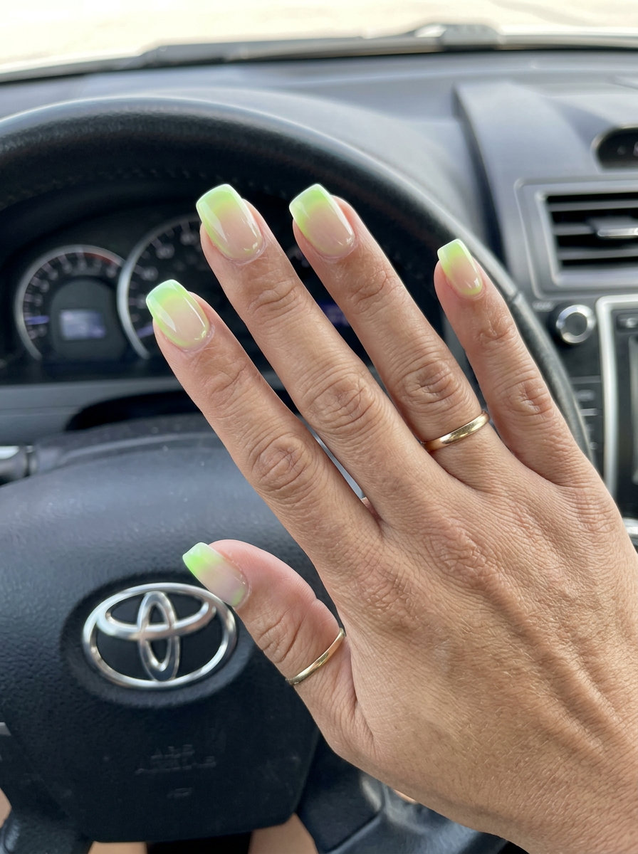 Neon Summer Nails 2026: Aura Glow Neon summer nails 2026: Electric lime aura over clear gloss on short square nails. Fresh, minimalist daily wear.