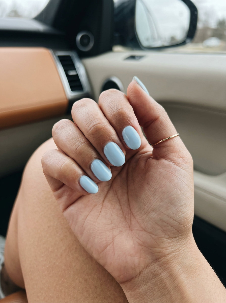 Short Oval Summer Nails 2026: Milky Sky Blue Nails Short oval summer nails 2026: Cloudy Sky Milky Overlay for a serene daily wear or work-appropriate look.