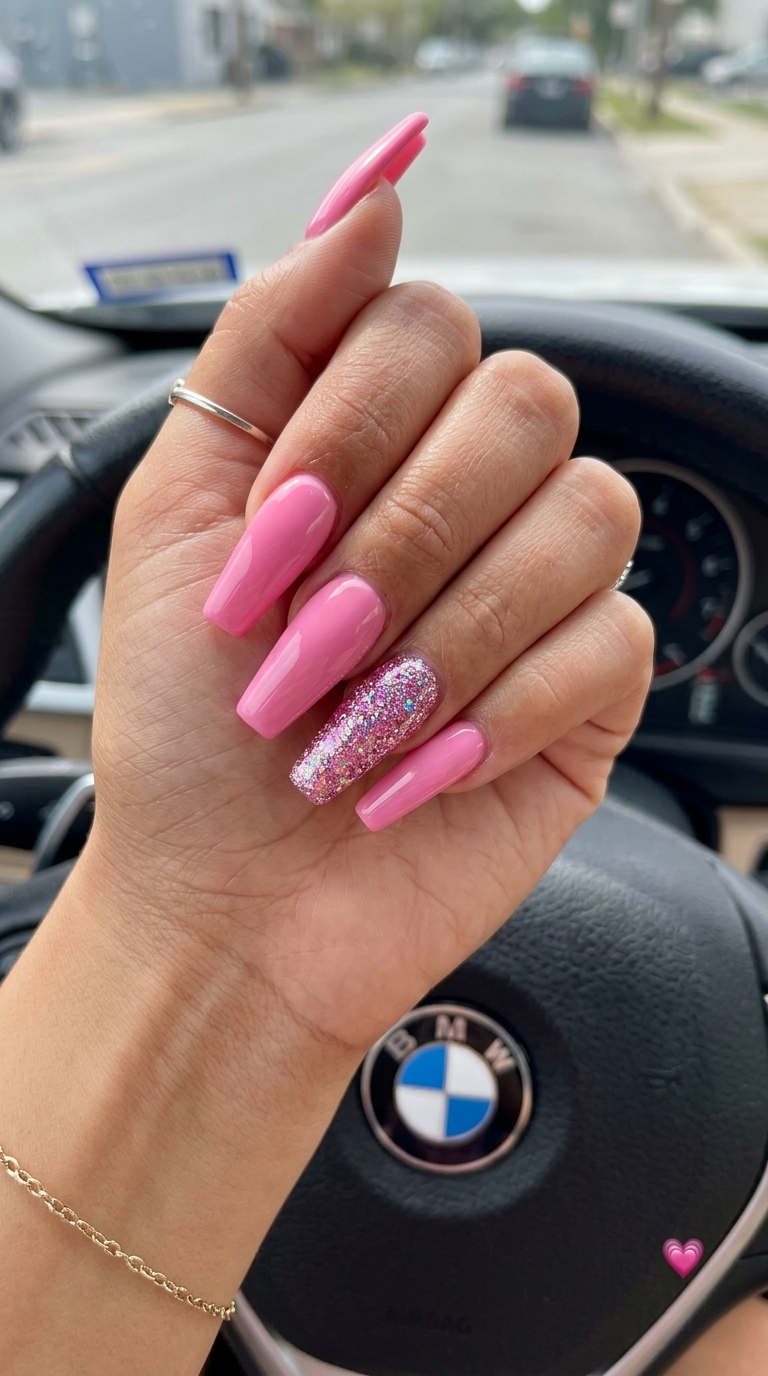 Summer colourful nails 2026: Bubblegum pink glitter pop for parties, nights out, and concerts.