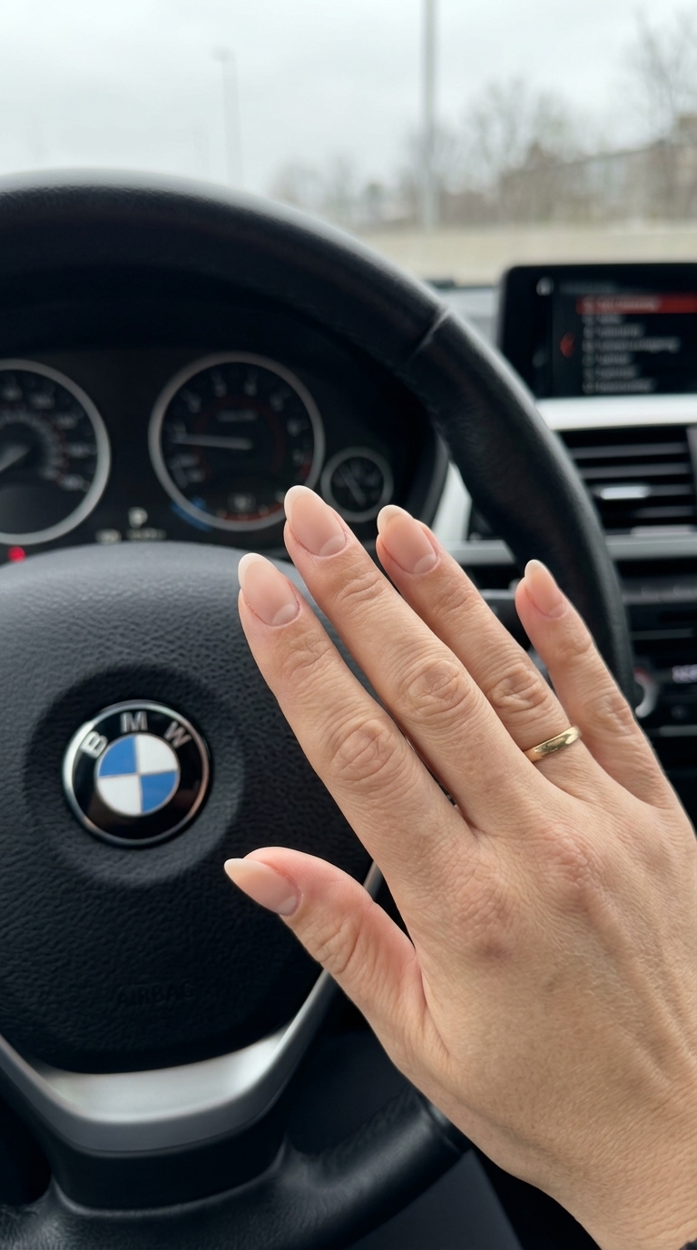 Summer Dip Nails 2026: Nude Reverse French Summer dip nails 2026: Subtle nude reverse French for work and minimalist style. Polished & refined.