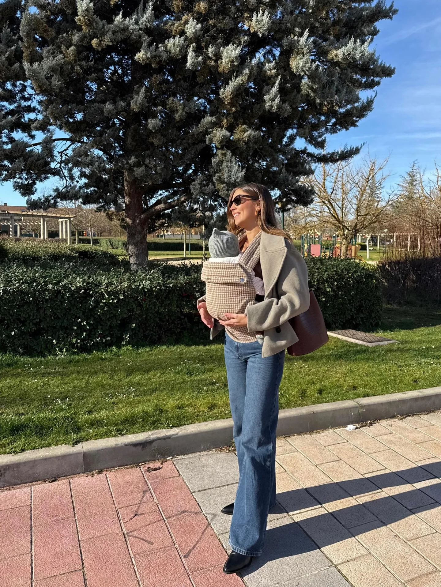 fall mom outfits 2026 Relaxed Denim And Soft Layers For Everyday Comfort
