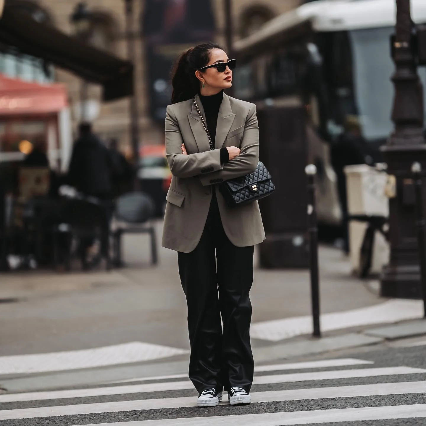 fall travel outfits 2026 Smart City Tailoring With Comfortable Sneakers