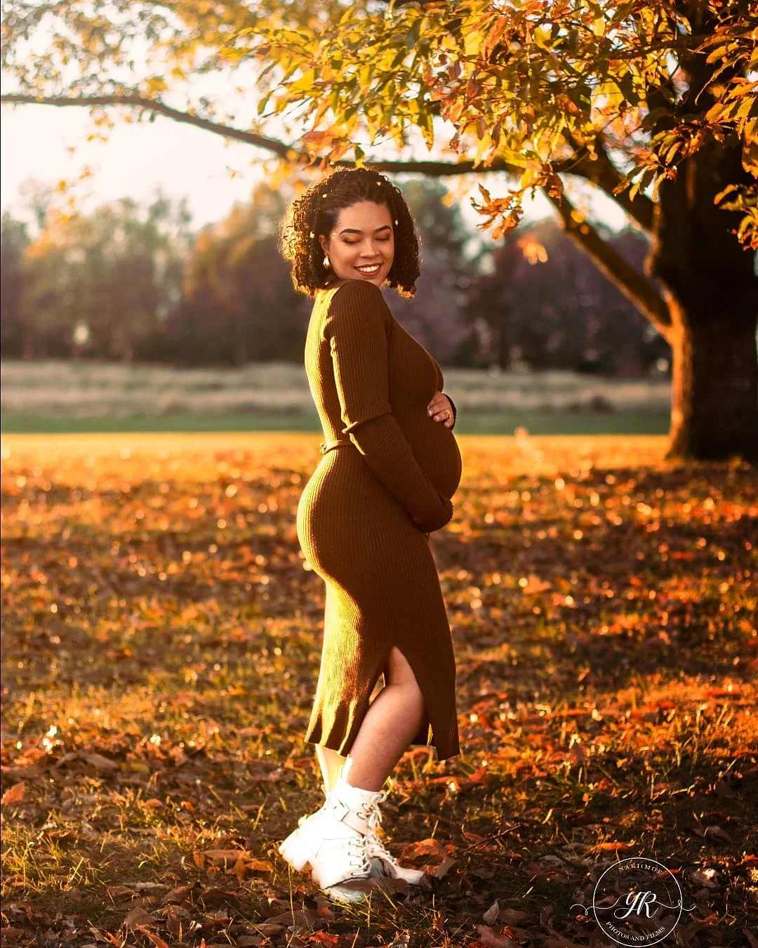 fall pregnancy outfits 2026 Warm Knit Midi Dress For Golden Hour Memories