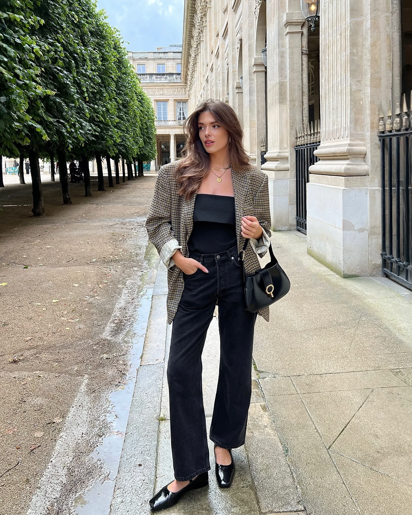 fall going out outfits 2026 Checked Blazer And Black Denim For Effortless City Evenings