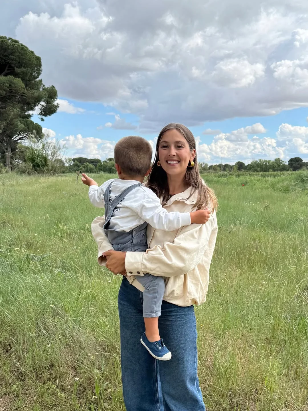 fall mom outfits 2026 Light Neutral Denim That Transitions Into Fall