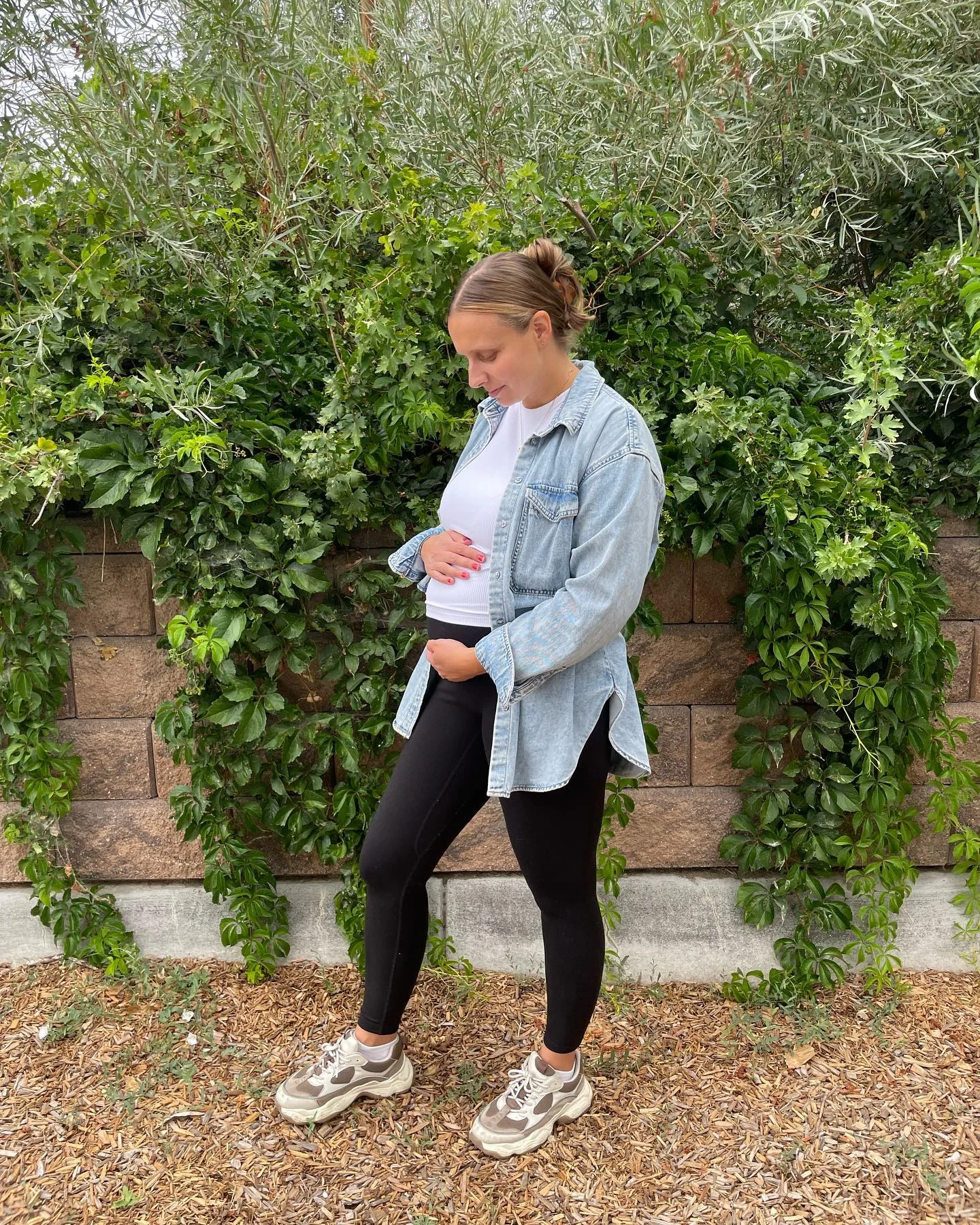 fall pregnancy outfits 2026 Light Denim Shirt With Everyday Leggings
