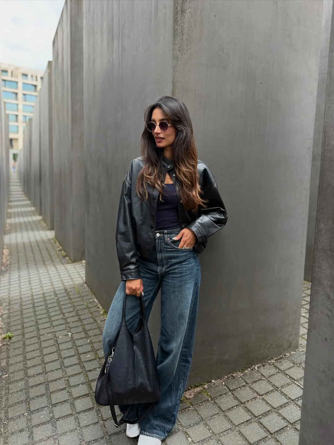 fall travel outfits 2026 Relaxed Leather And Wide-Leg Denim For Modern Urban Travel