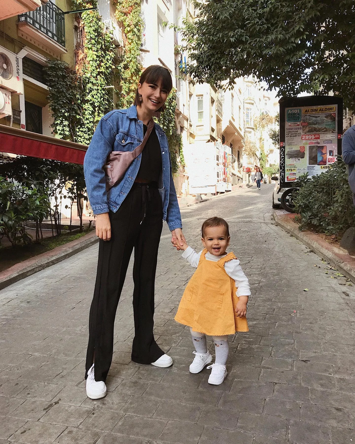 fall mom outfits 2026 Denim Jacket And Wide-Leg Pants For Casual Days