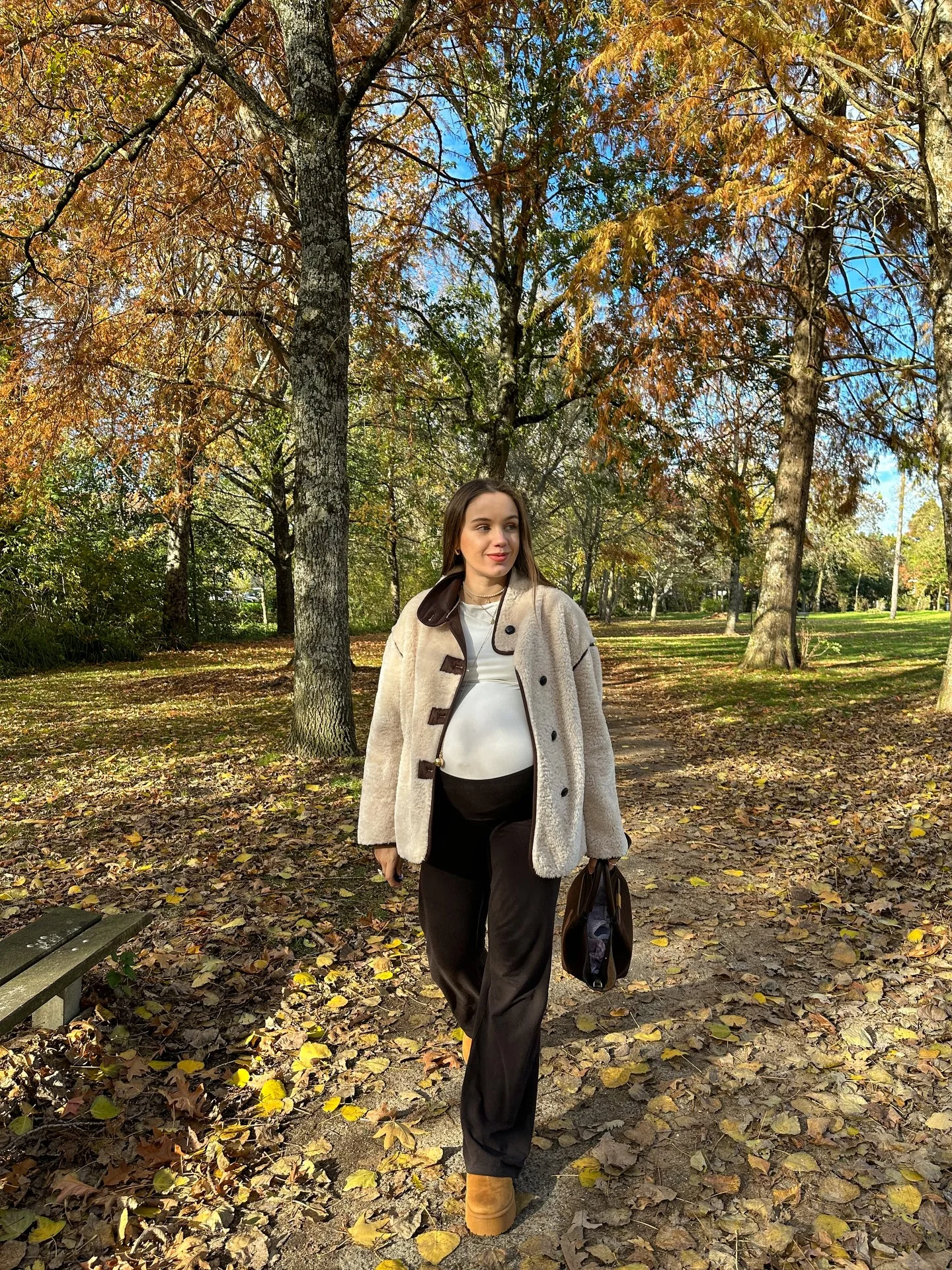 fall pregnancy outfits 2026 Cozy Shearling Layers With Relaxed Knit Pants