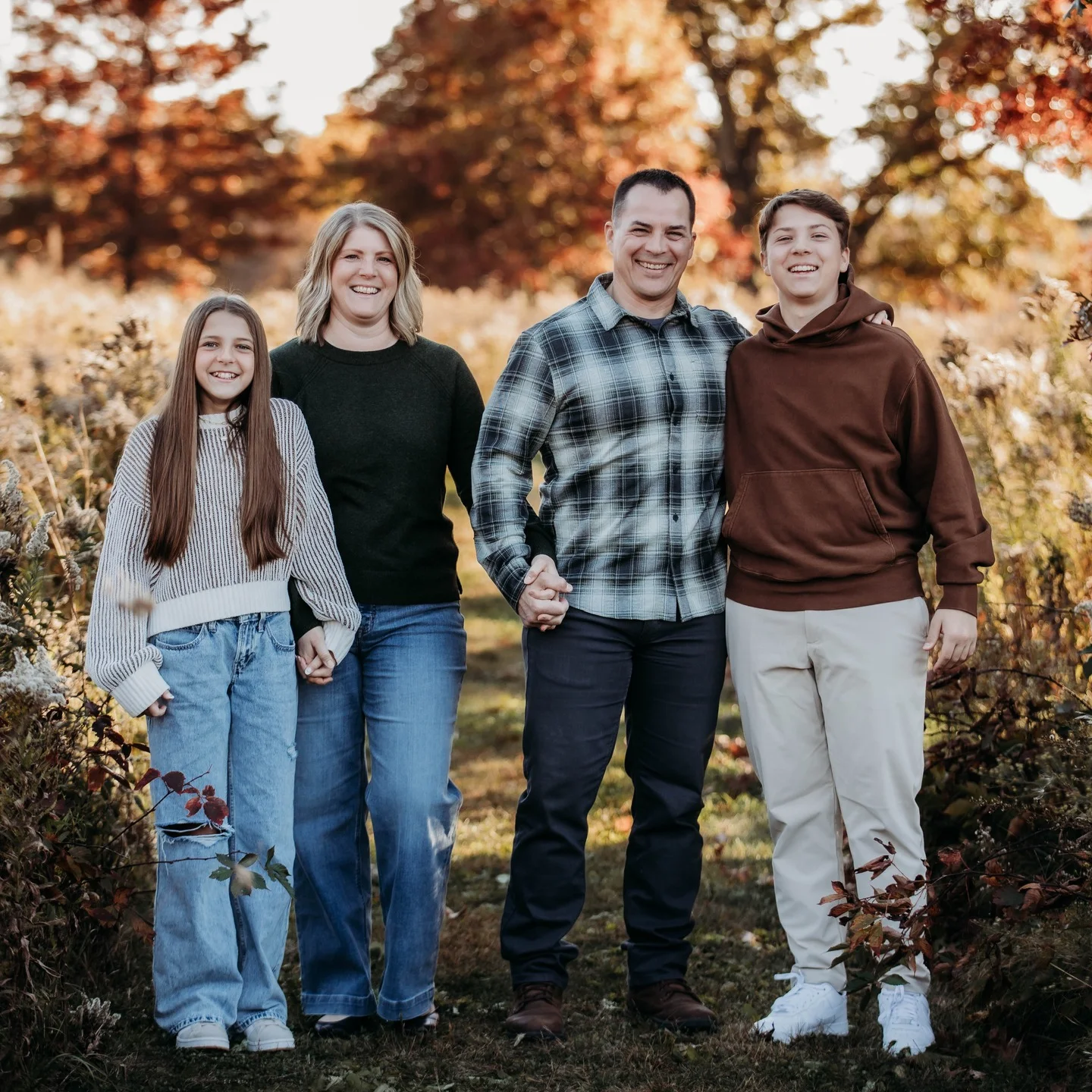 fall family picture outfits 2026 Relaxed Plaid And Denim For Classic Autumn Portraits