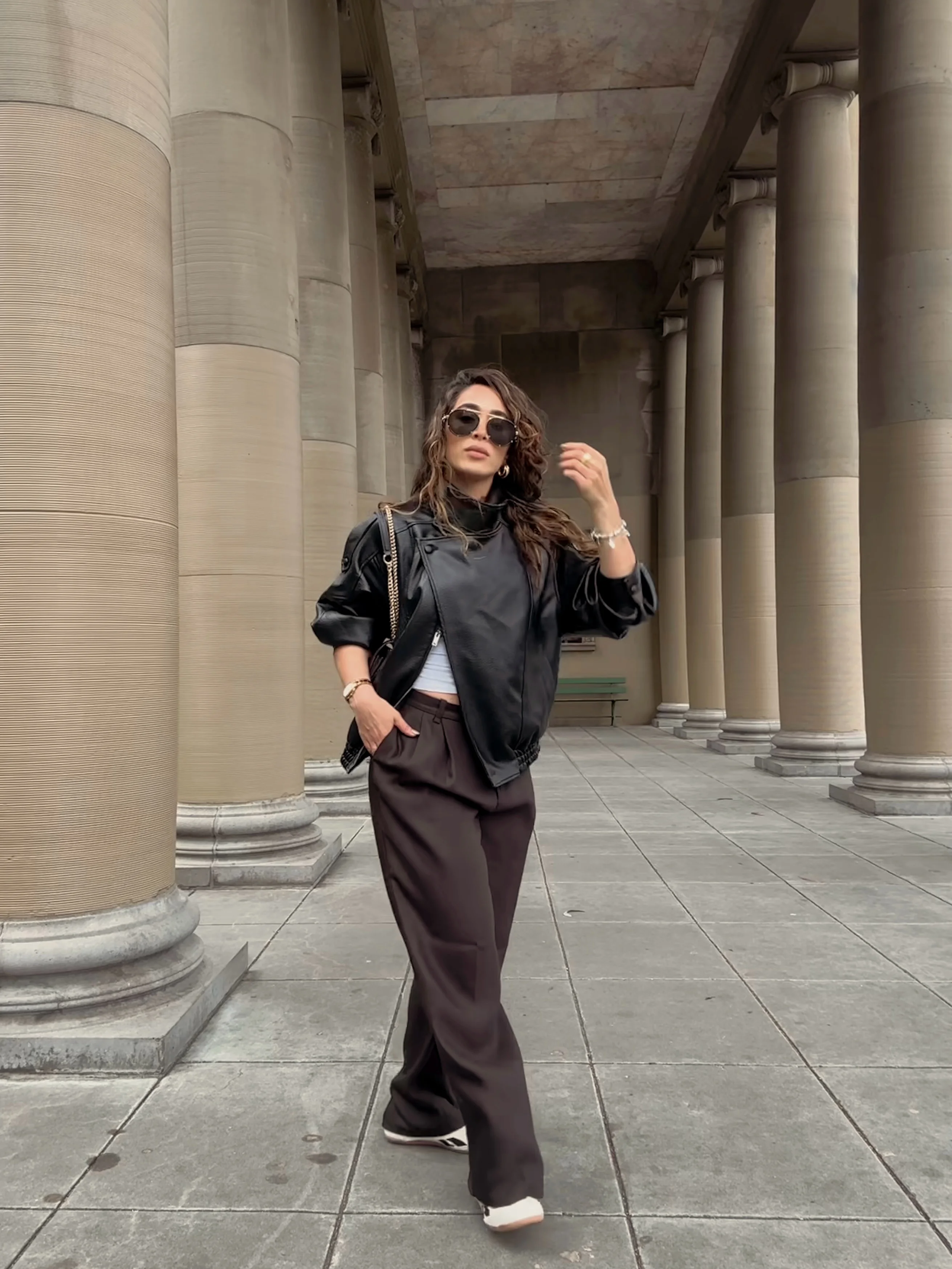 fall travel outfits 2026 Relaxed Tailoring With Leather Layers For Modern City Travel