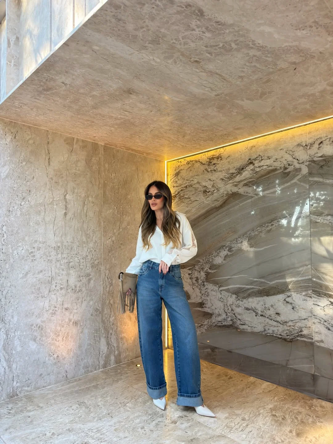 early fall outfits 2026 Relaxed White Shirt With Wide-Leg Denim For Effortless Everyday Style