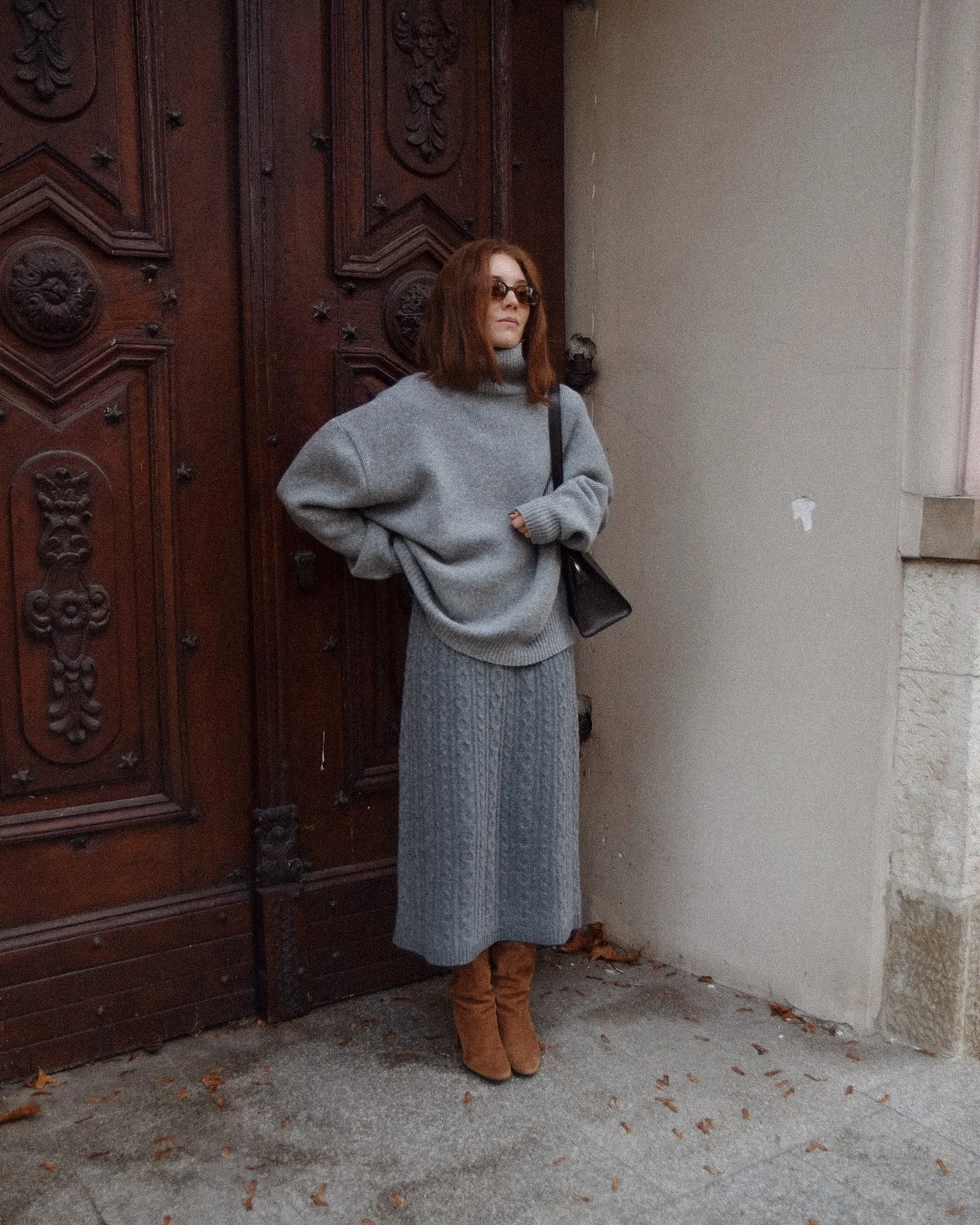 knit skirt outfits fall 2026 Oversized Grey Sweater With A Textured Cable Knit Skirt
