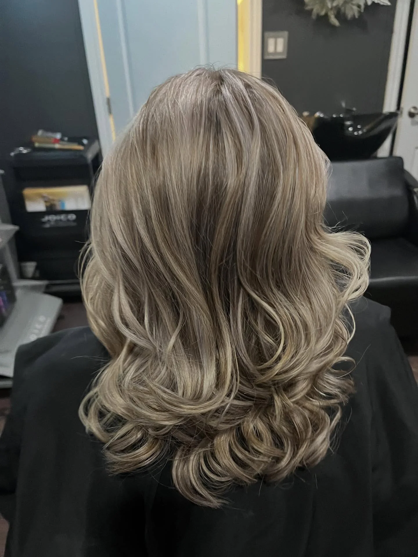 fall blonde hair color 2026 Smoky Mushroom Blonde With Soft Shadow Root
