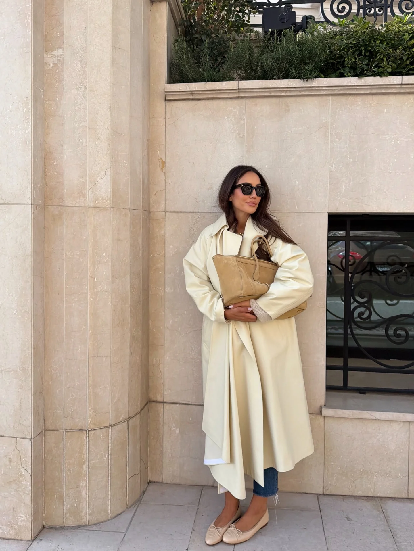 trench coat fall outfits 2026 Elegant Cream Trench With Soft Neutral Accessories
