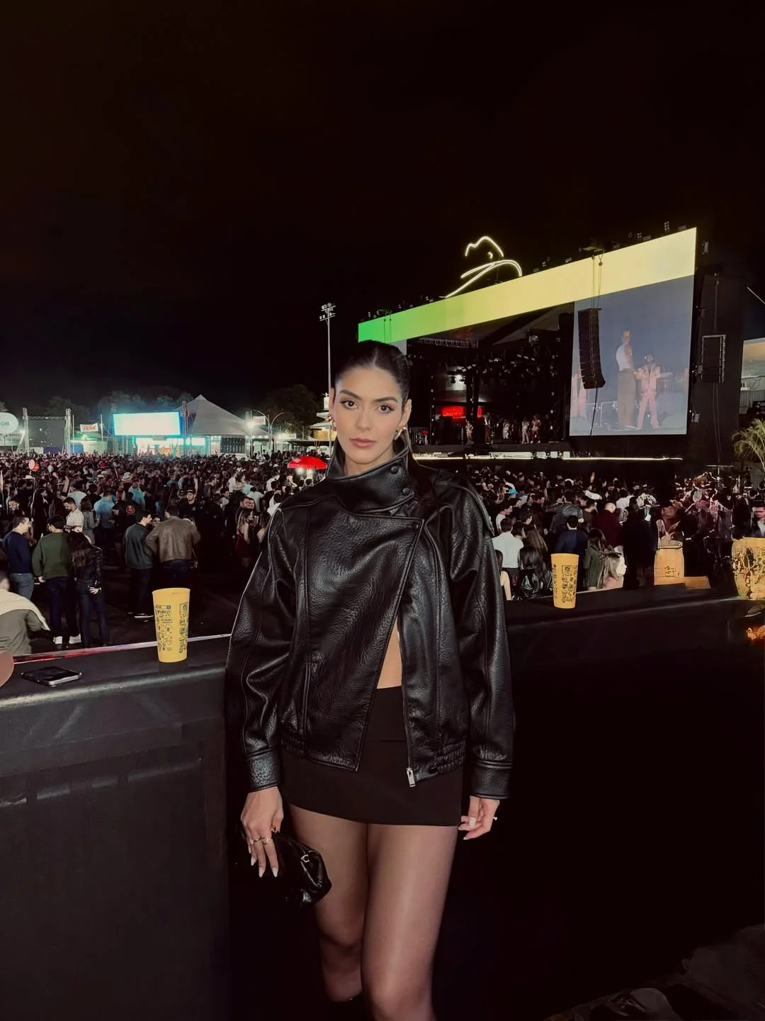 fall concert outfits 2026 Oversized Black Leather Jacket With Minimalist Edge
