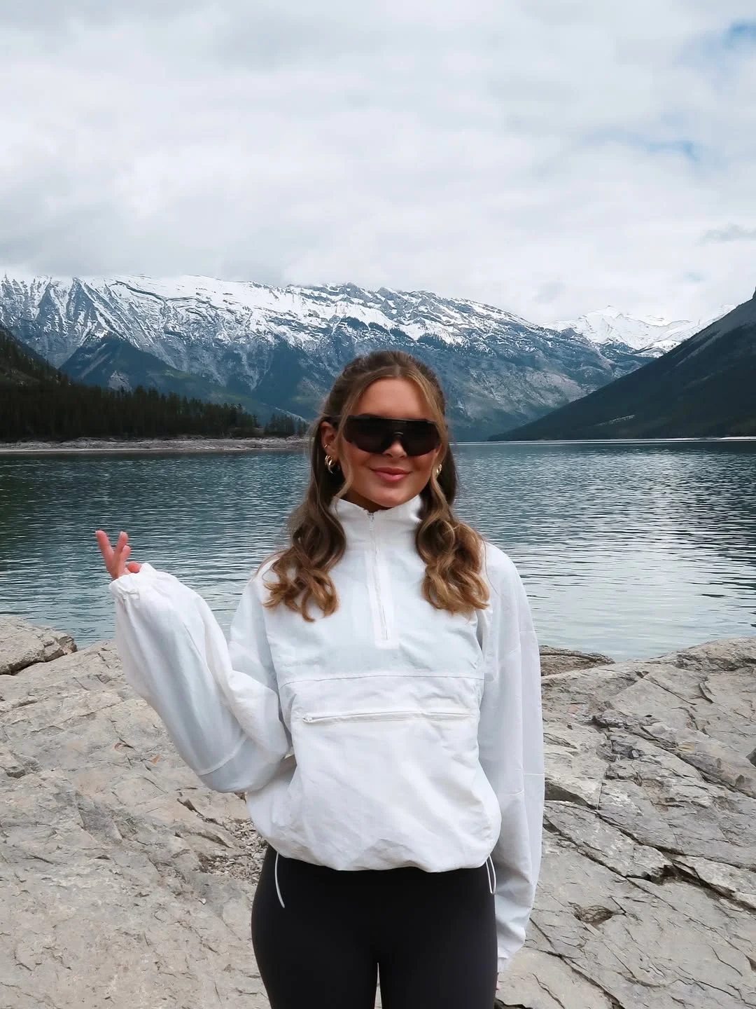 fall hiking outfits 2026 Clean White Pullover With Classic Black Leggings