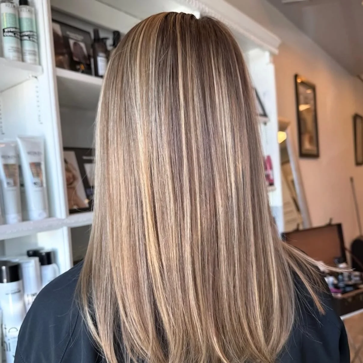 fall blonde hair color 2026 Straight Beige Blonde With Fine Ribbon Highlights