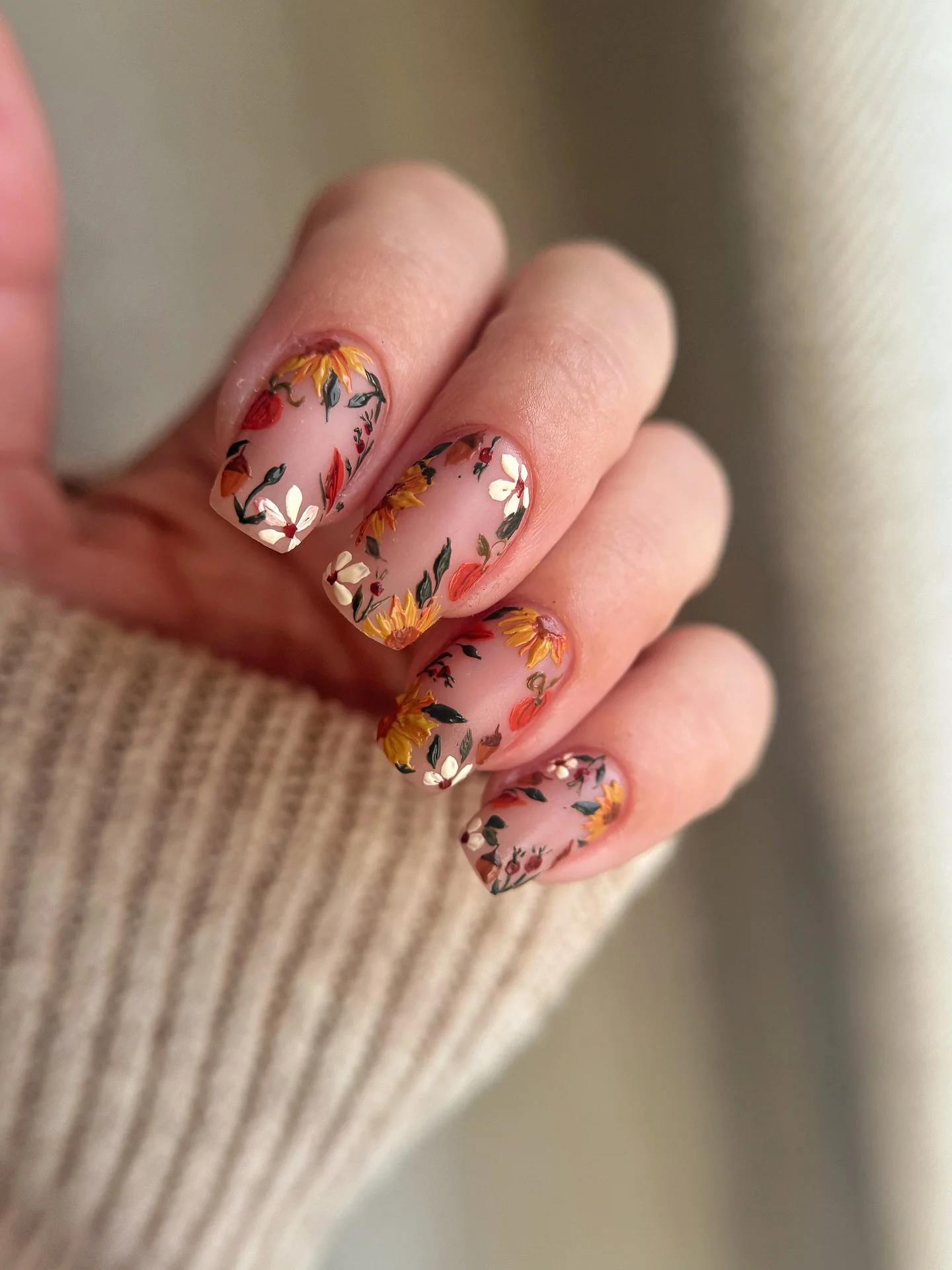september nail art ideas 2026 Delicate Wildflower Meadow Nails In Soft Blush Tones