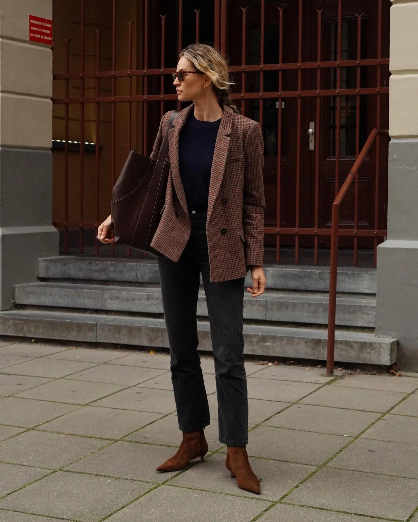 classic fall outfits 2026 Tailored Plaid Blazer With Dark Denim Elegance