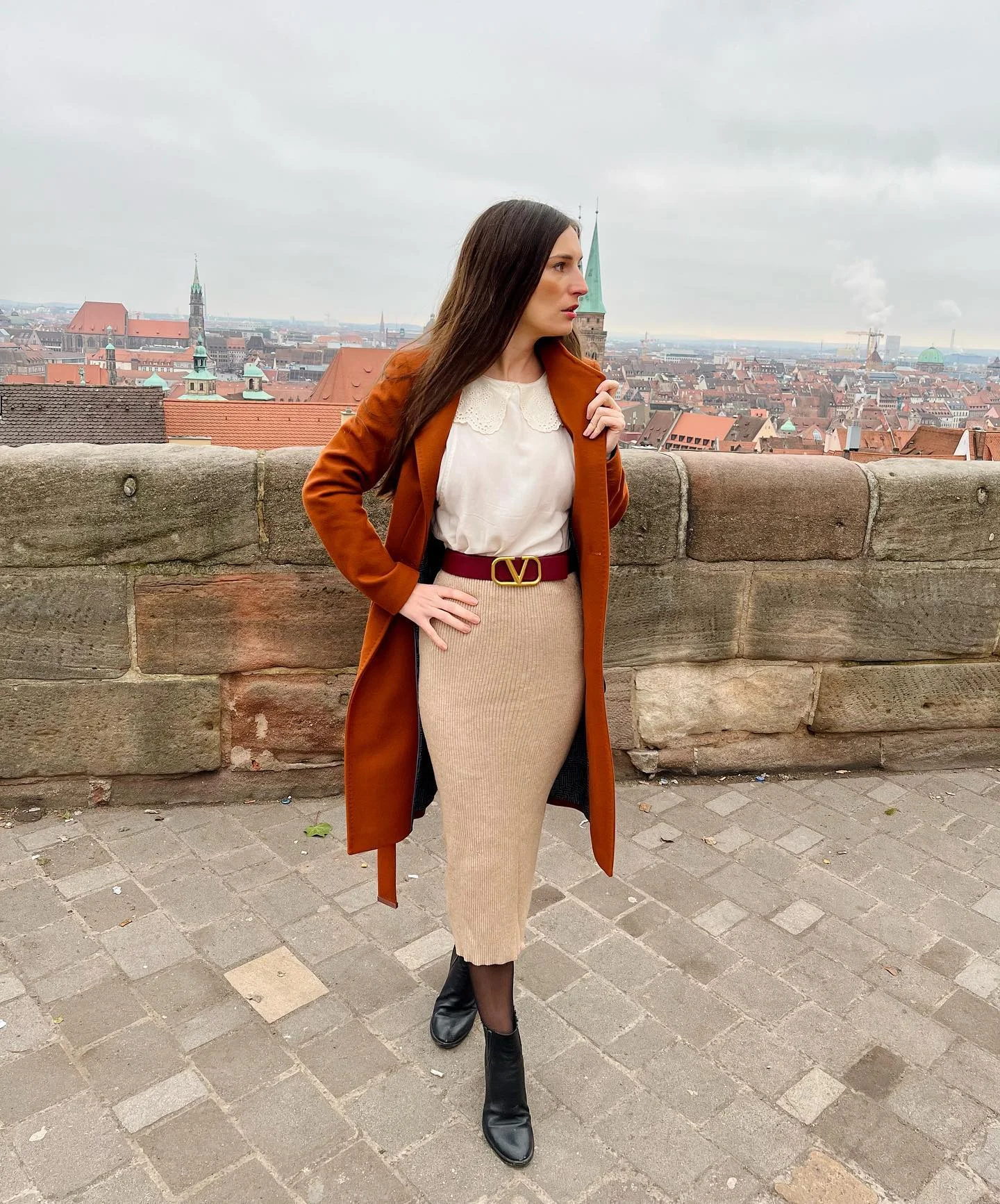 knit skirt outfits fall 2026 Warm Cinnamon Coat With A Beige Ribbed Knit Skirt