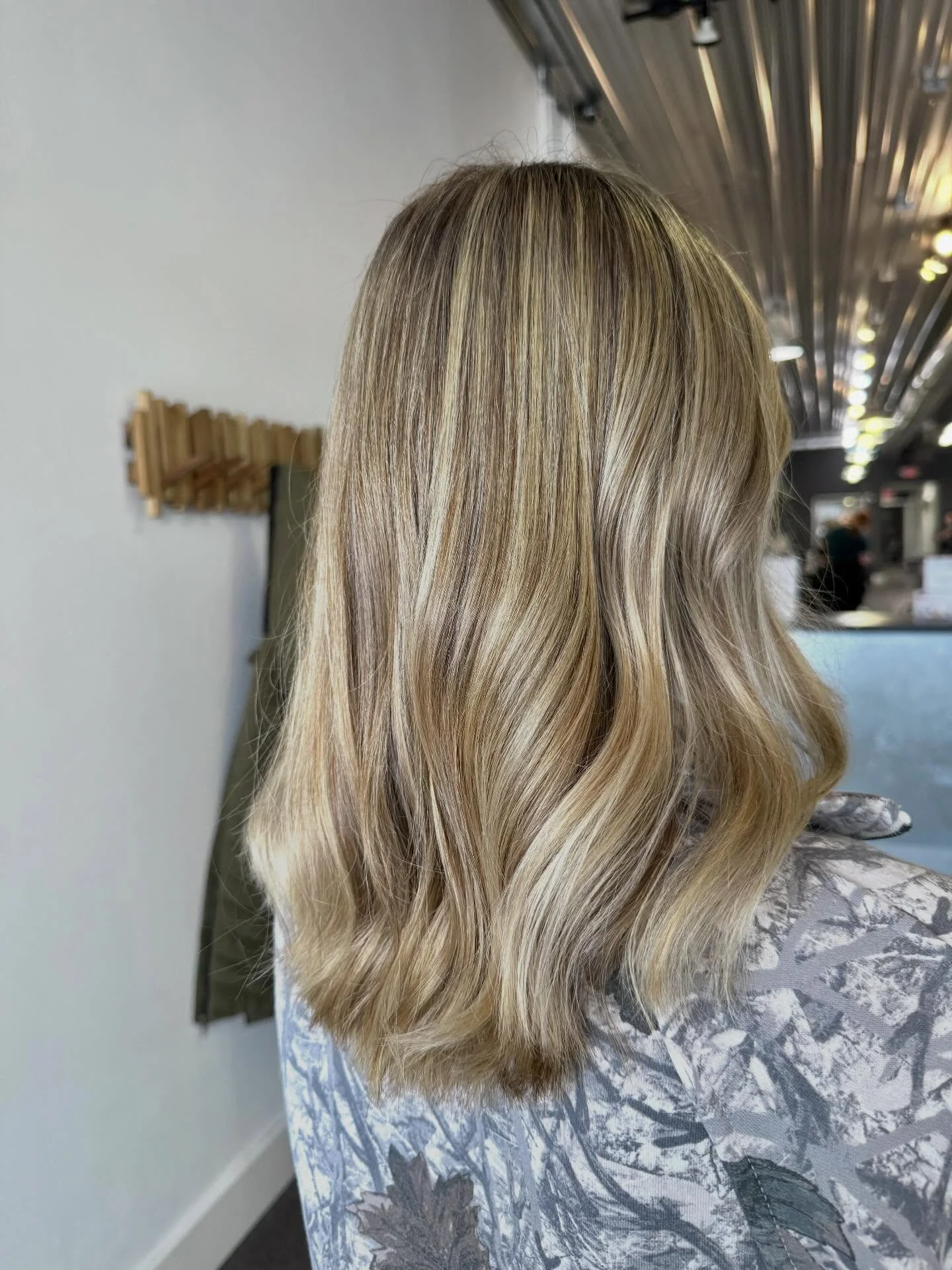fall blonde hair color 2026 Dimensional Beige Blonde With Soft Ribbon Highlights