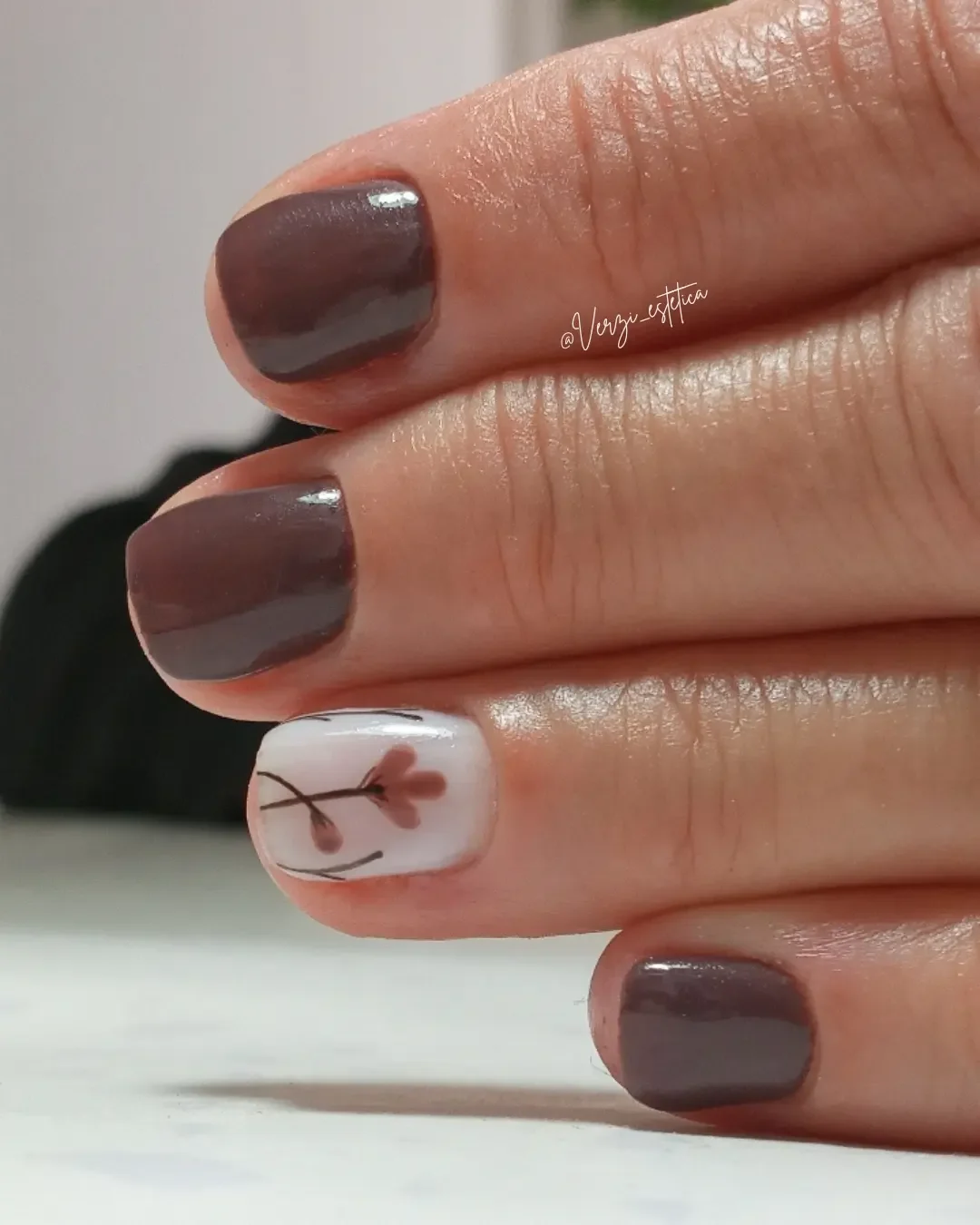 fall short nails 2026 Mocha Floral Accent Nails With Soft Neutral Elegance