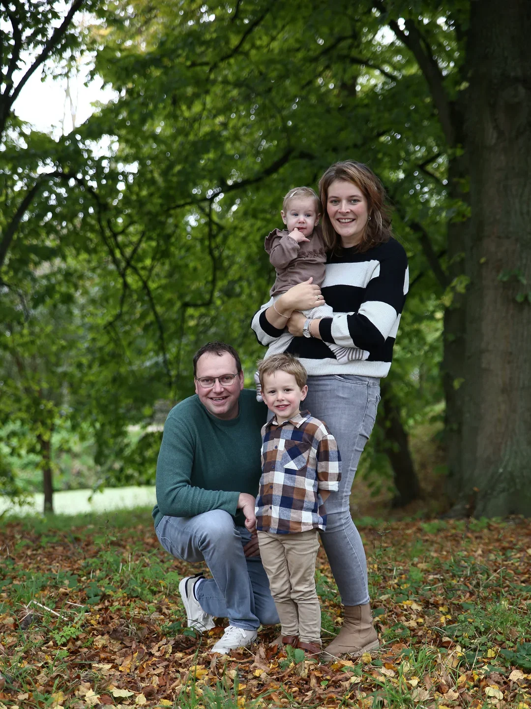 fall photoshoot outfits 2026 Relaxed Everyday Layers For Casual Autumn Family Portraits