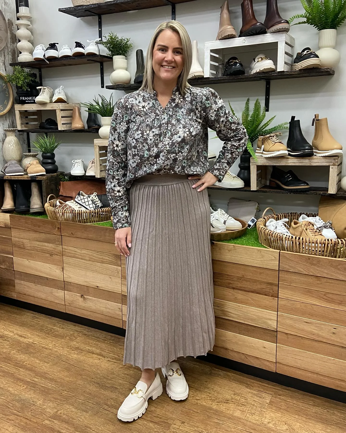 knit skirt outfits fall 2026 Floral Blouse With A Soft Taupe Pleated Knit Skirt