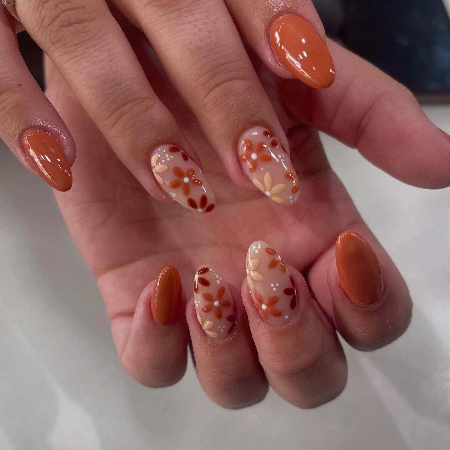 fall nail for all plates skin 2026 Burnt Orange Daisy Nails That Celebrate Fall