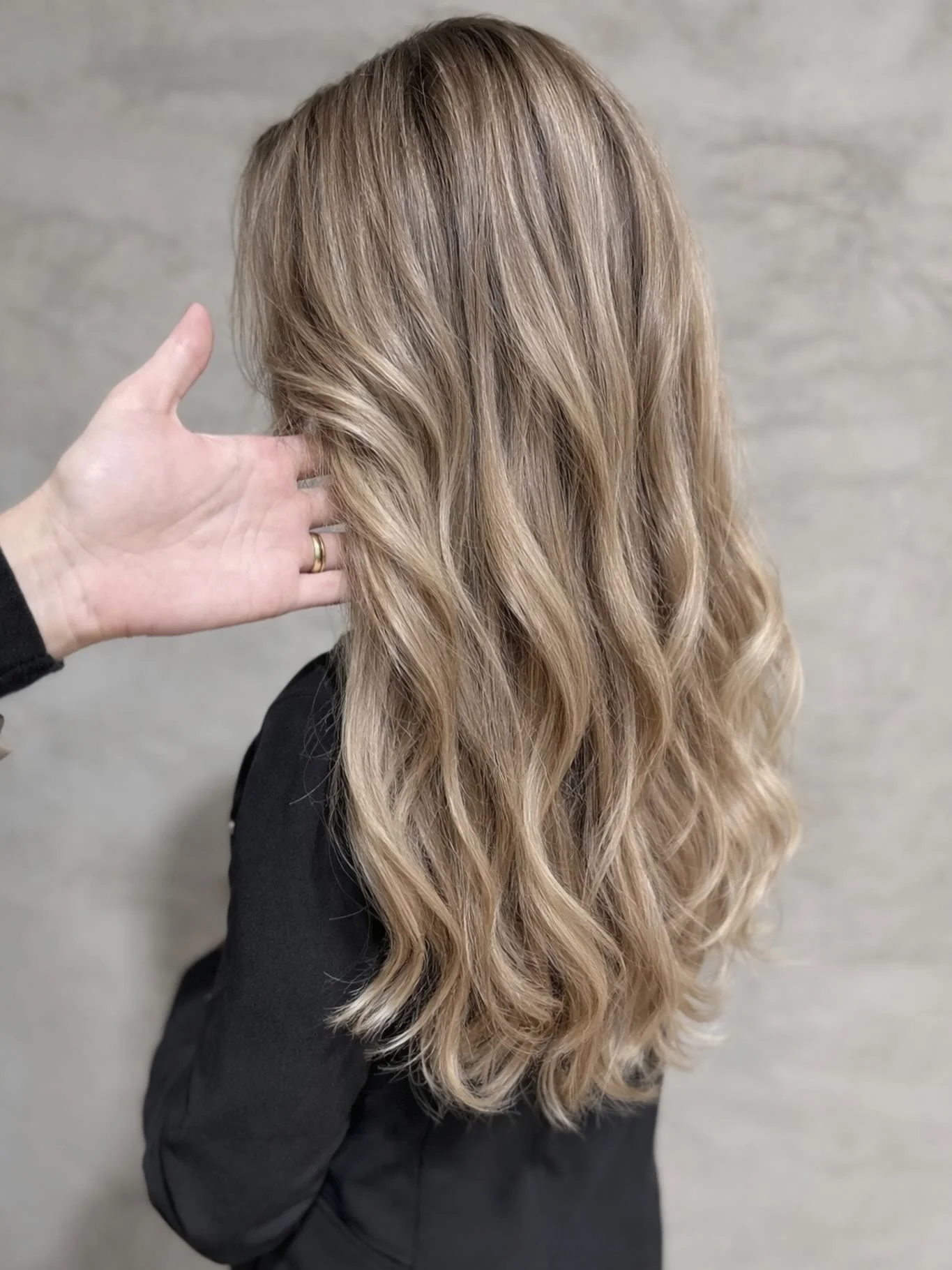 babylights hair ideas Champagne Blonde Babylights With Airy Natural Movement