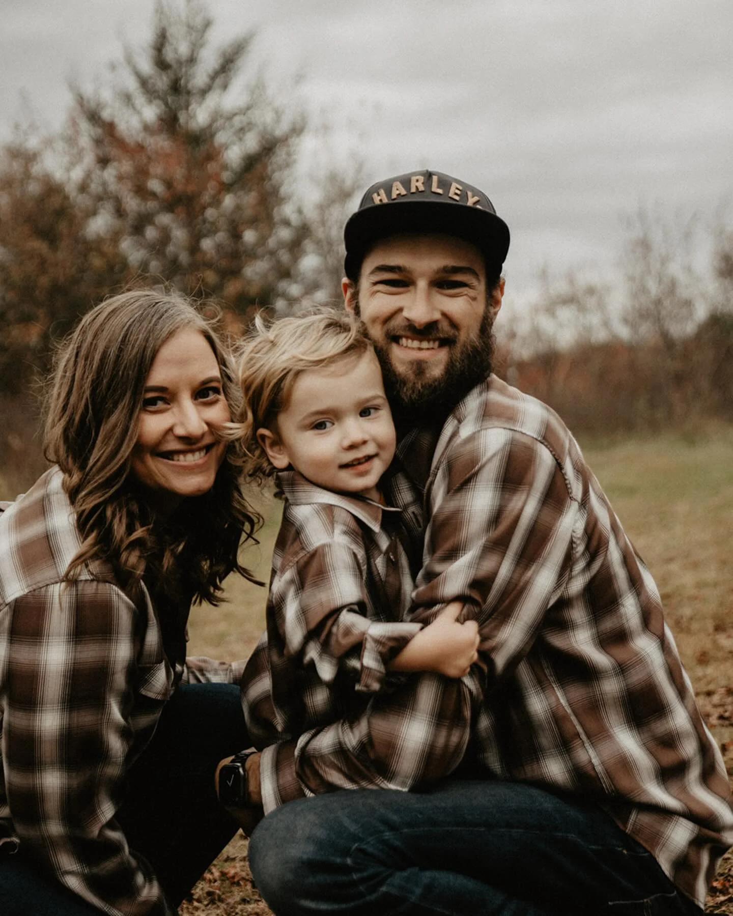 fall photoshoot outfits 2026 Classic Plaid Layers For Relaxed Family Memories