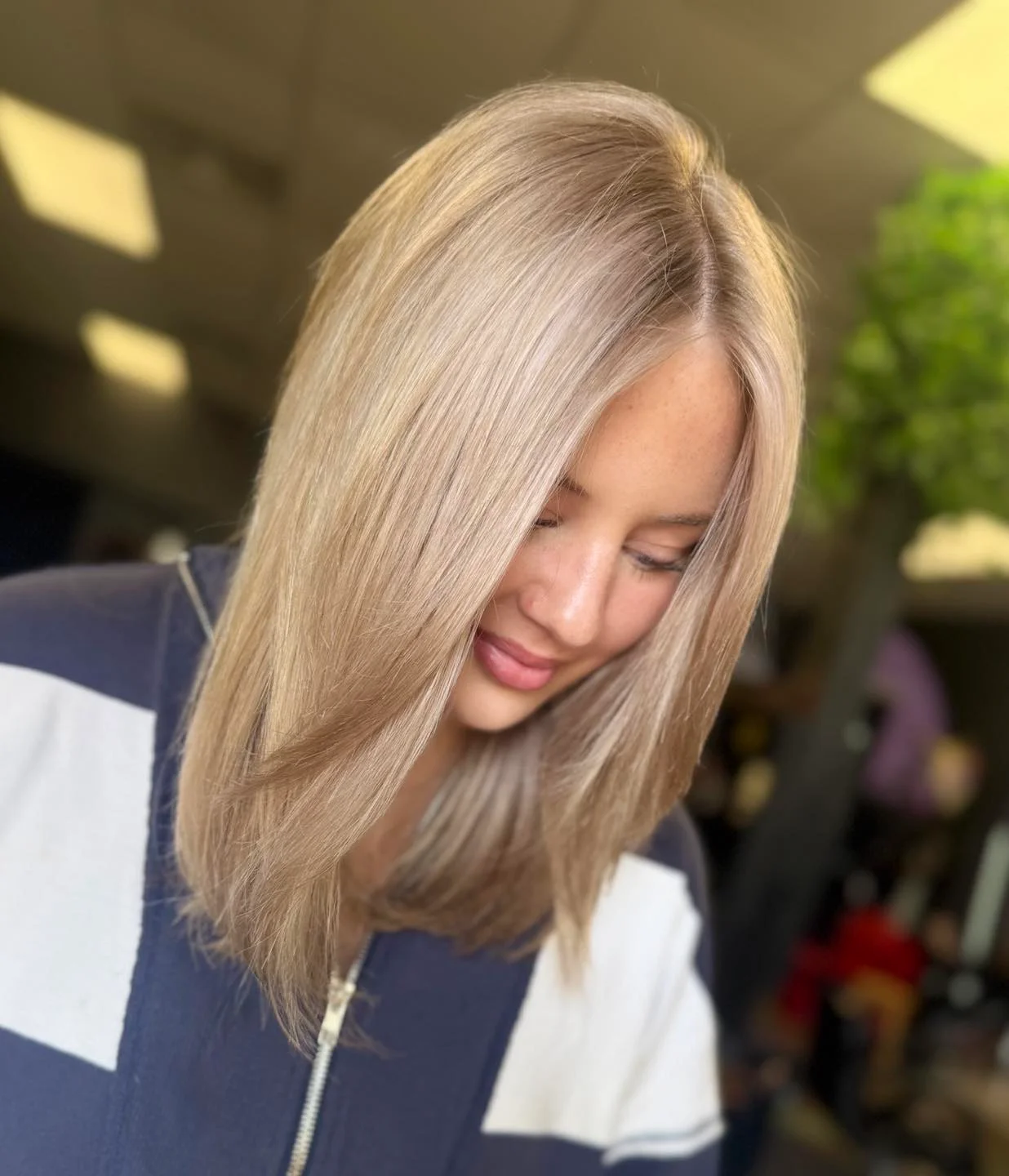 fall blonde hair color 2026 Soft Champagne Blonde Lob With Silky Face-Framing Layers