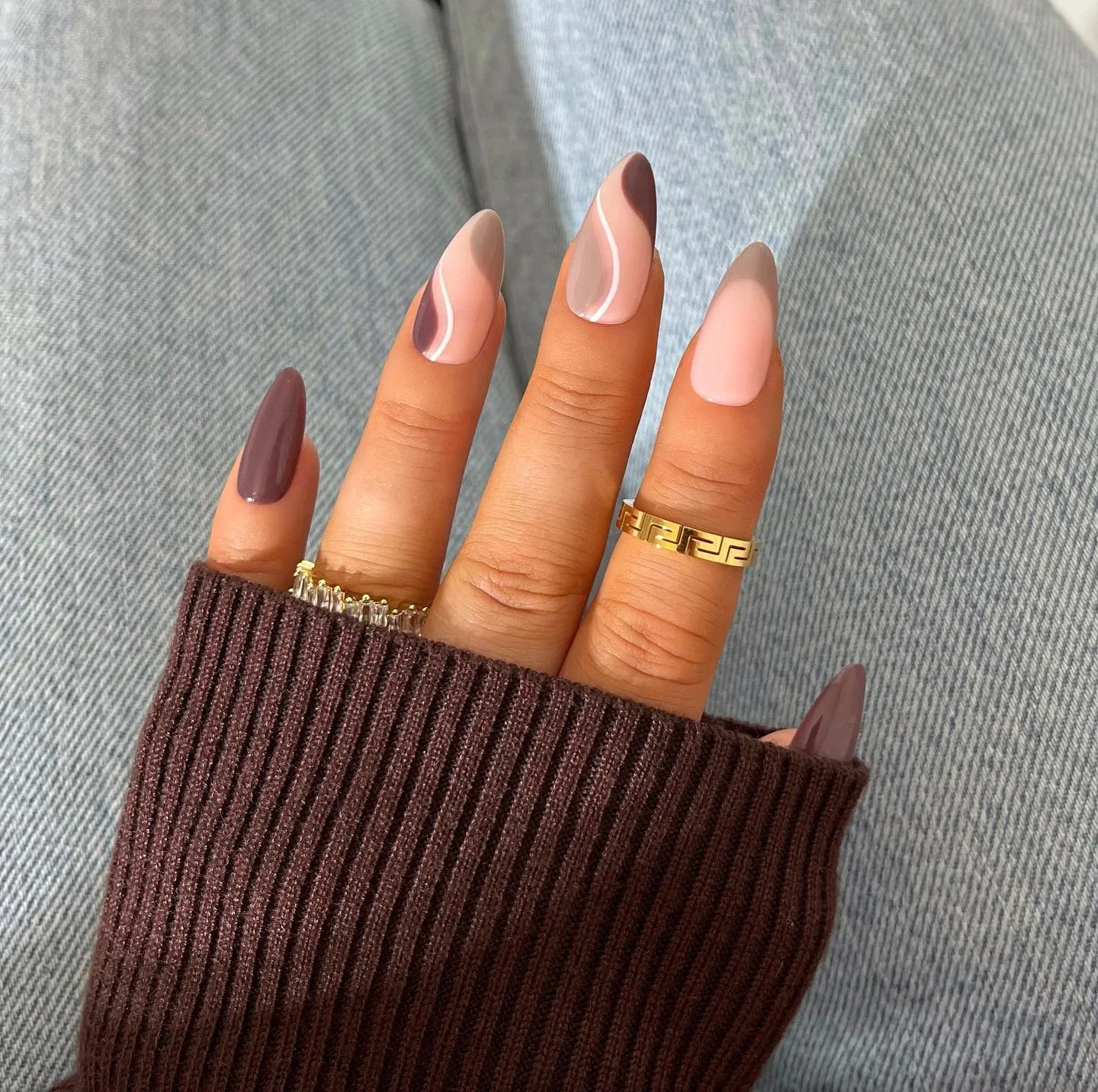 fall nail for all plates skin 2026 Mocha Swirls With Soft Nude Elegance