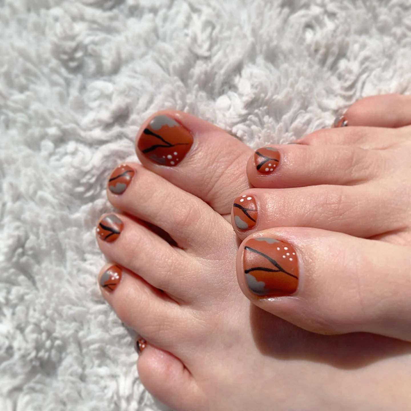 fall pedicure ideas 2026 Abstract Cinnamon Waves With Modern Autumn Details