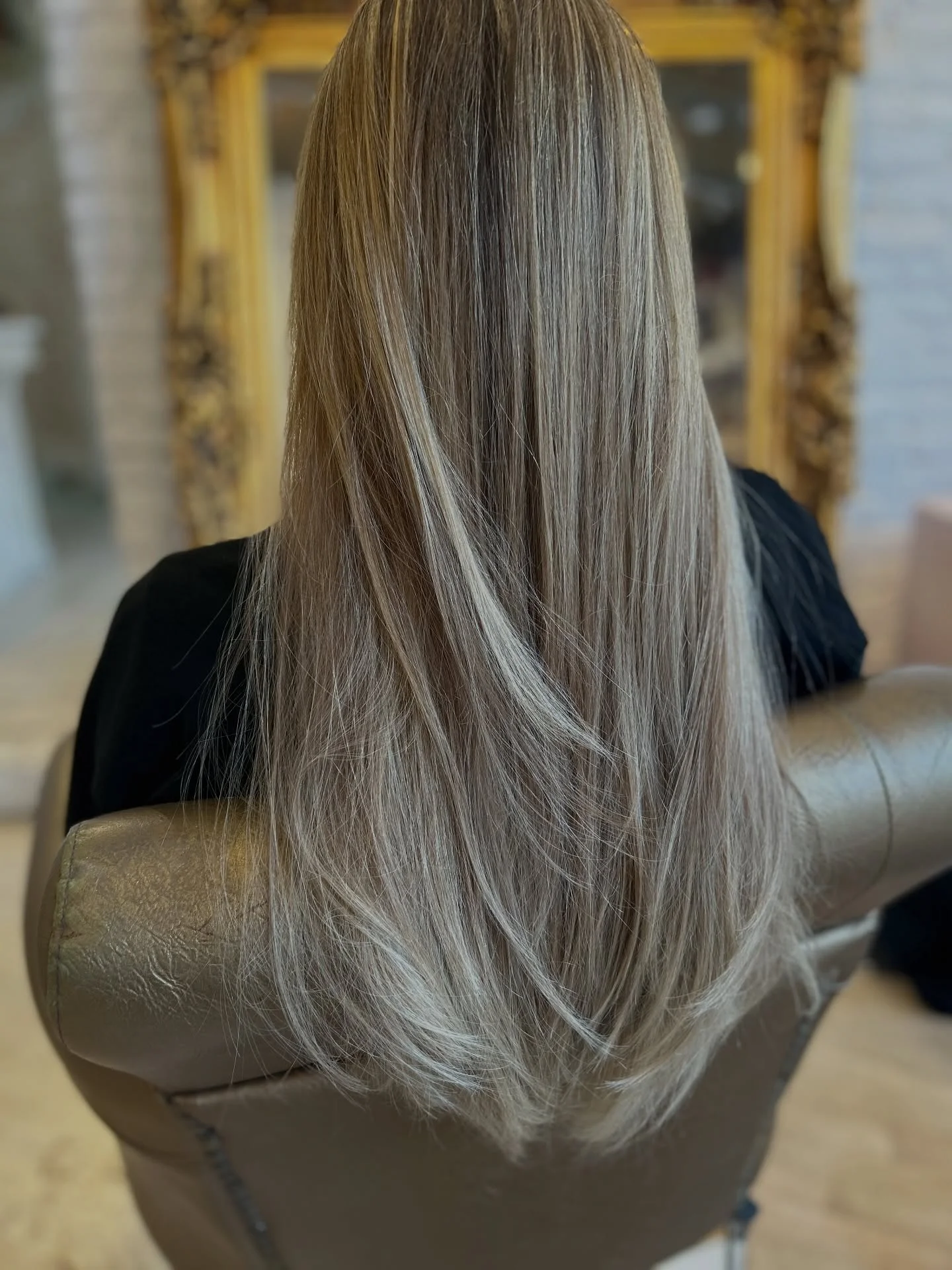 fall blonde hair color 2026 Smoky Beige Blonde With Feathered Straight Layers