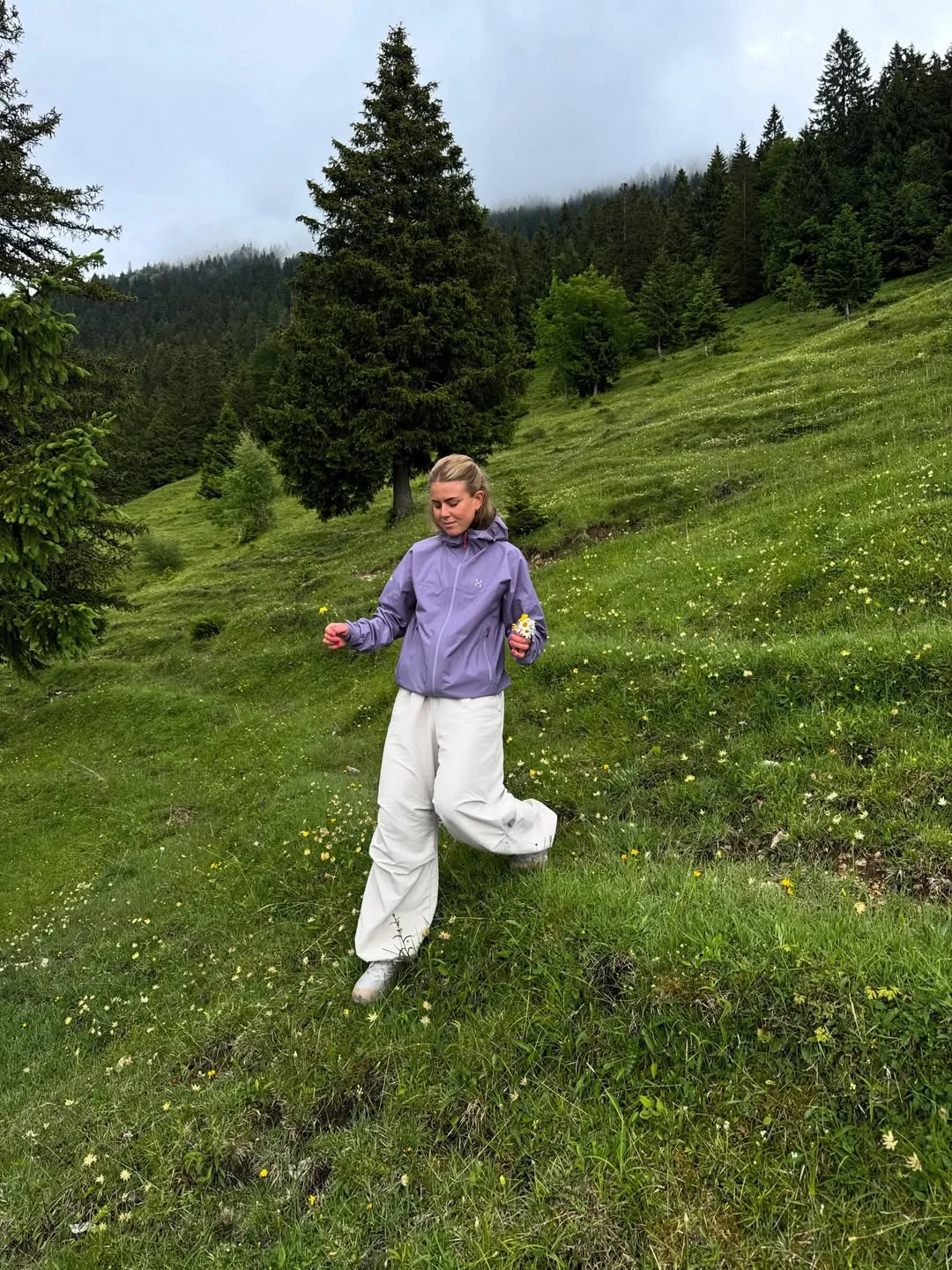 fall hiking outfits 2026 Lavender And Ivory Layers That Feel Fresh For Early Fall