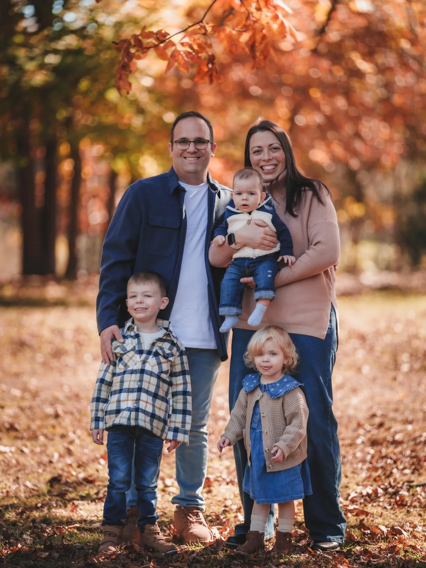 fall photoshoot outfits 2026 Classic Blue And Neutral Layers For Relaxed Family Portraits