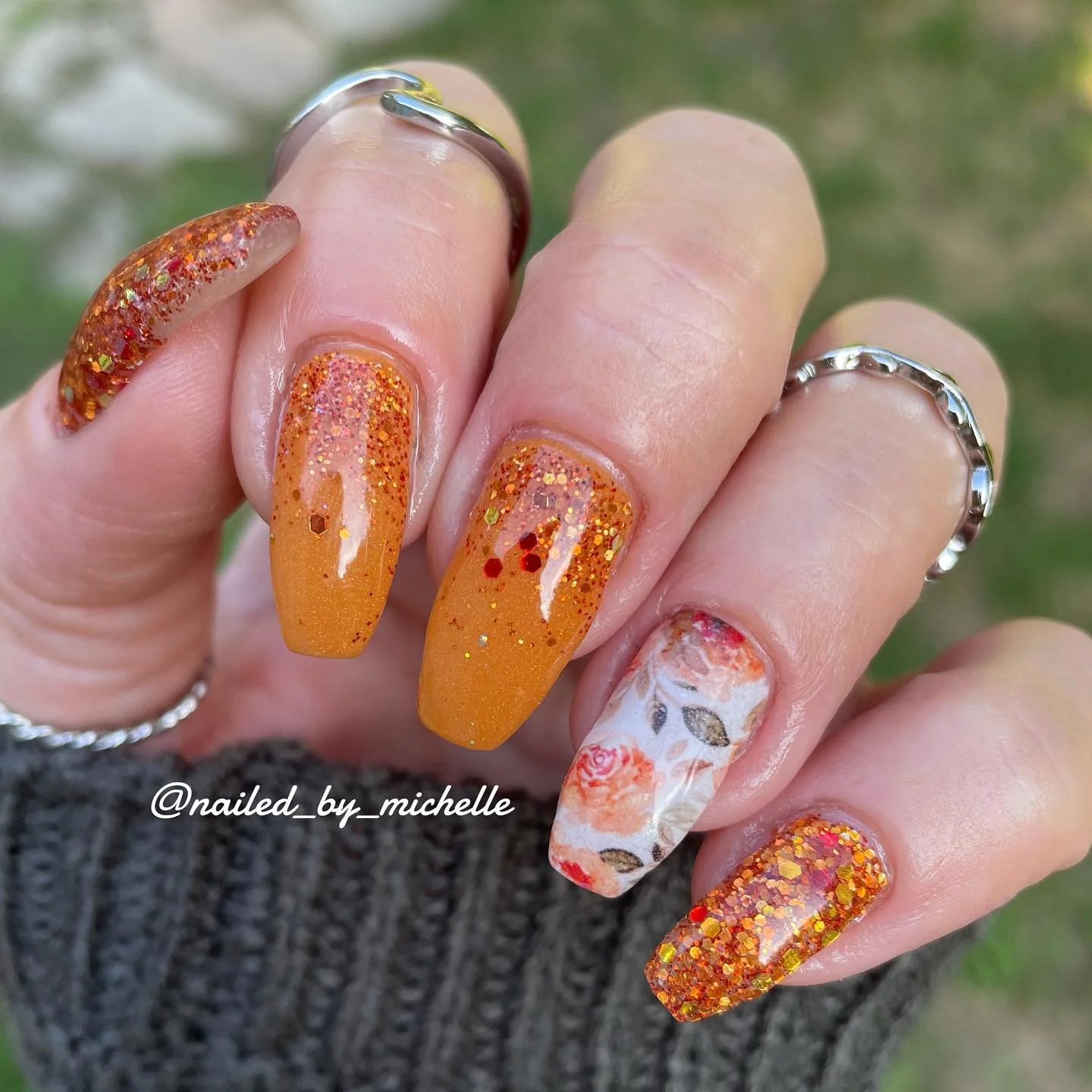 fall dip nails 2026 Amber Glitter Nails With A Vintage Floral Accent