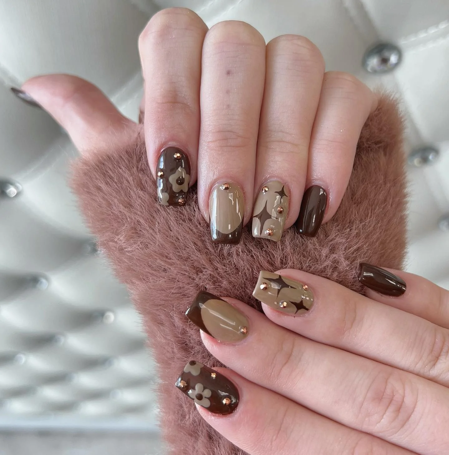 fall gel nails ideas 2026 Retro Mocha Floral Nails With Glossy Accents