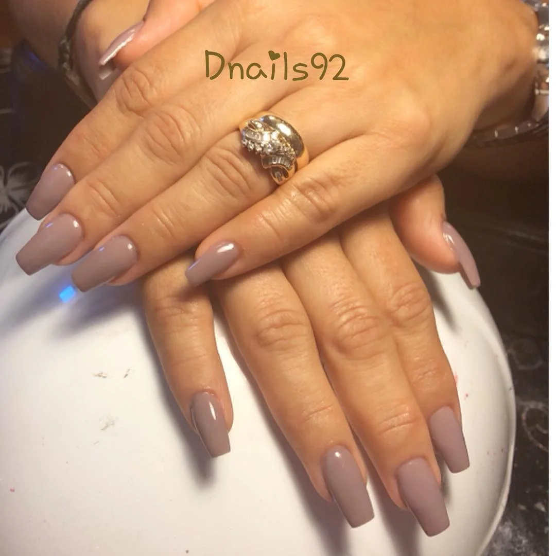 fall manicure colors 2026 Dusty Mauve Square Nails With A Soft Neutral Finish