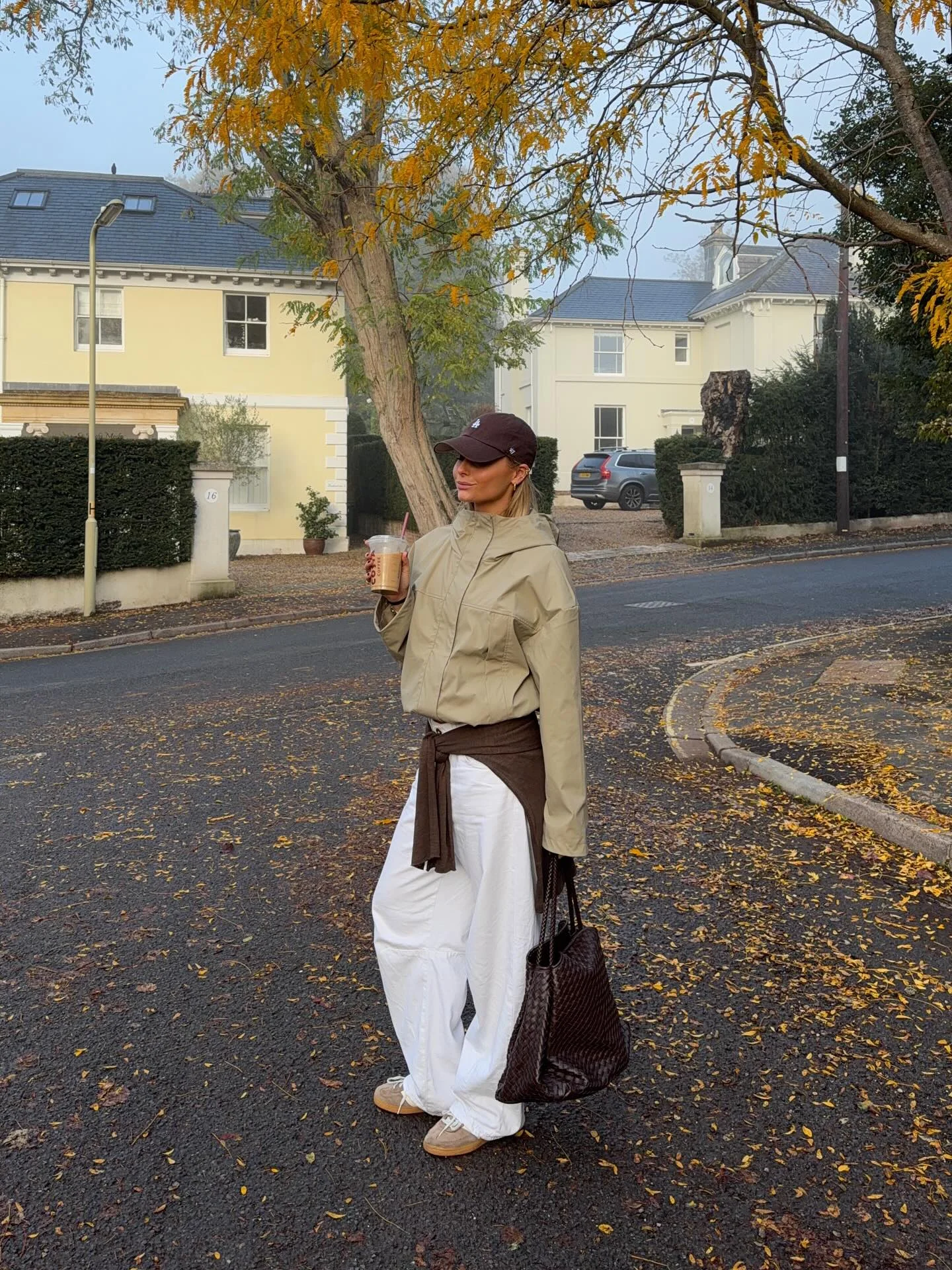 september outfit ideas 2026 Lightweight Windbreaker With White Wide-Leg Trousers