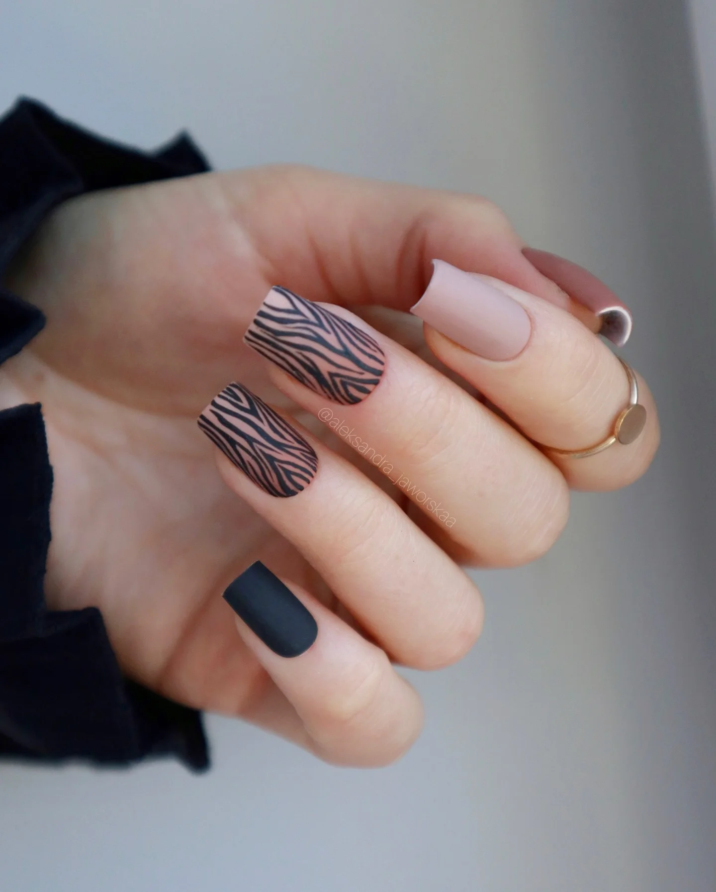 fall nail inspiration 2026 Matte Mocha Zebra Square Nails